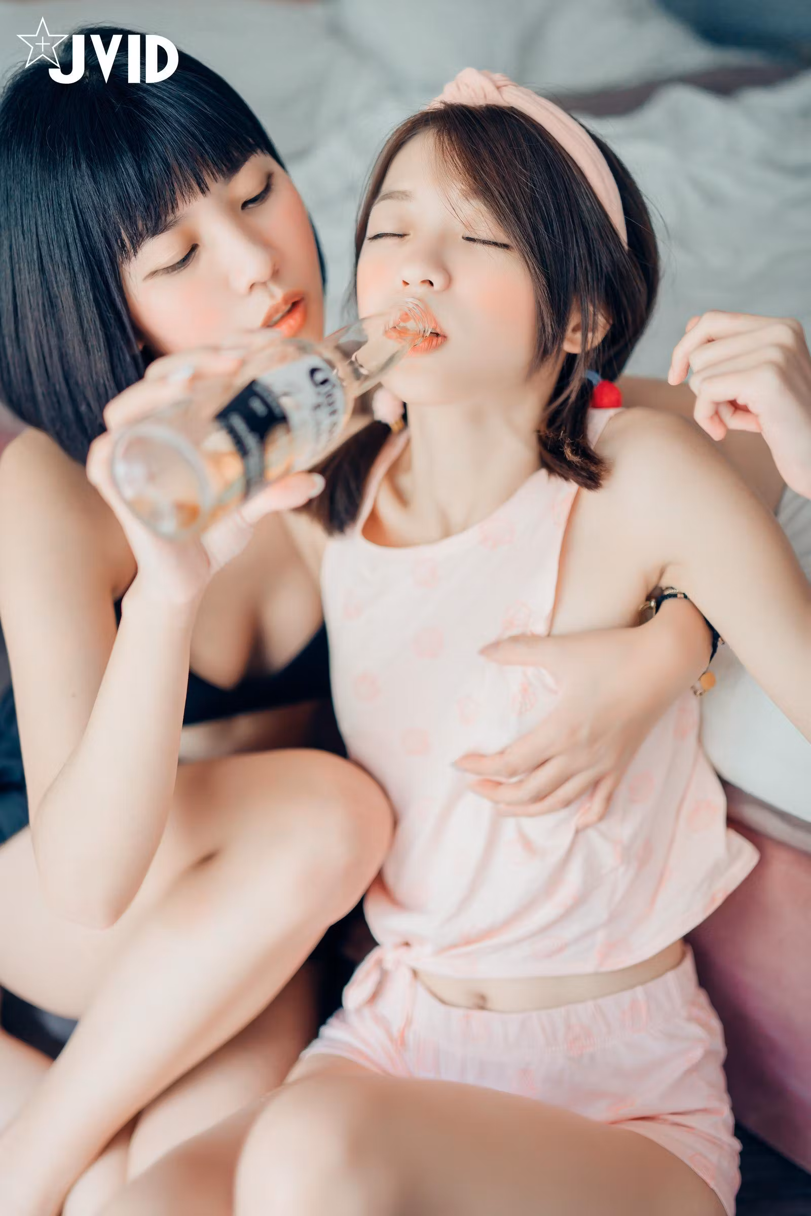 JVID 果寶寶X妍妍 姐妹的体液 180P完整套图预览